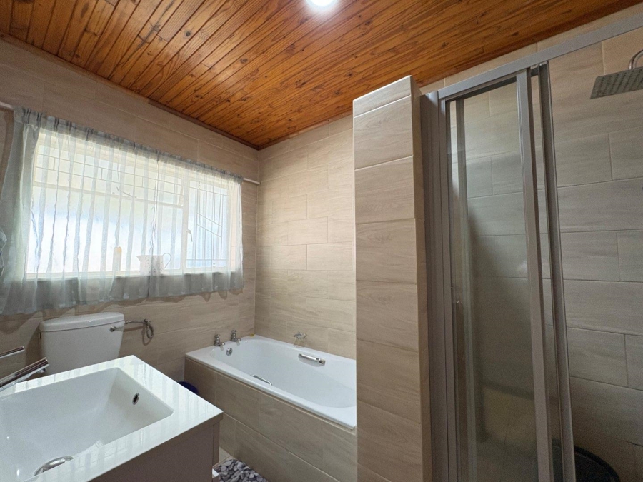 3 Bedroom Property for Sale in Langenhovenpark Free State